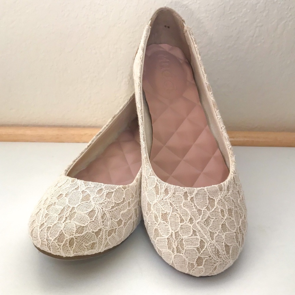 Mudd White/Beige Lace Flats Size 6 - Gently Used